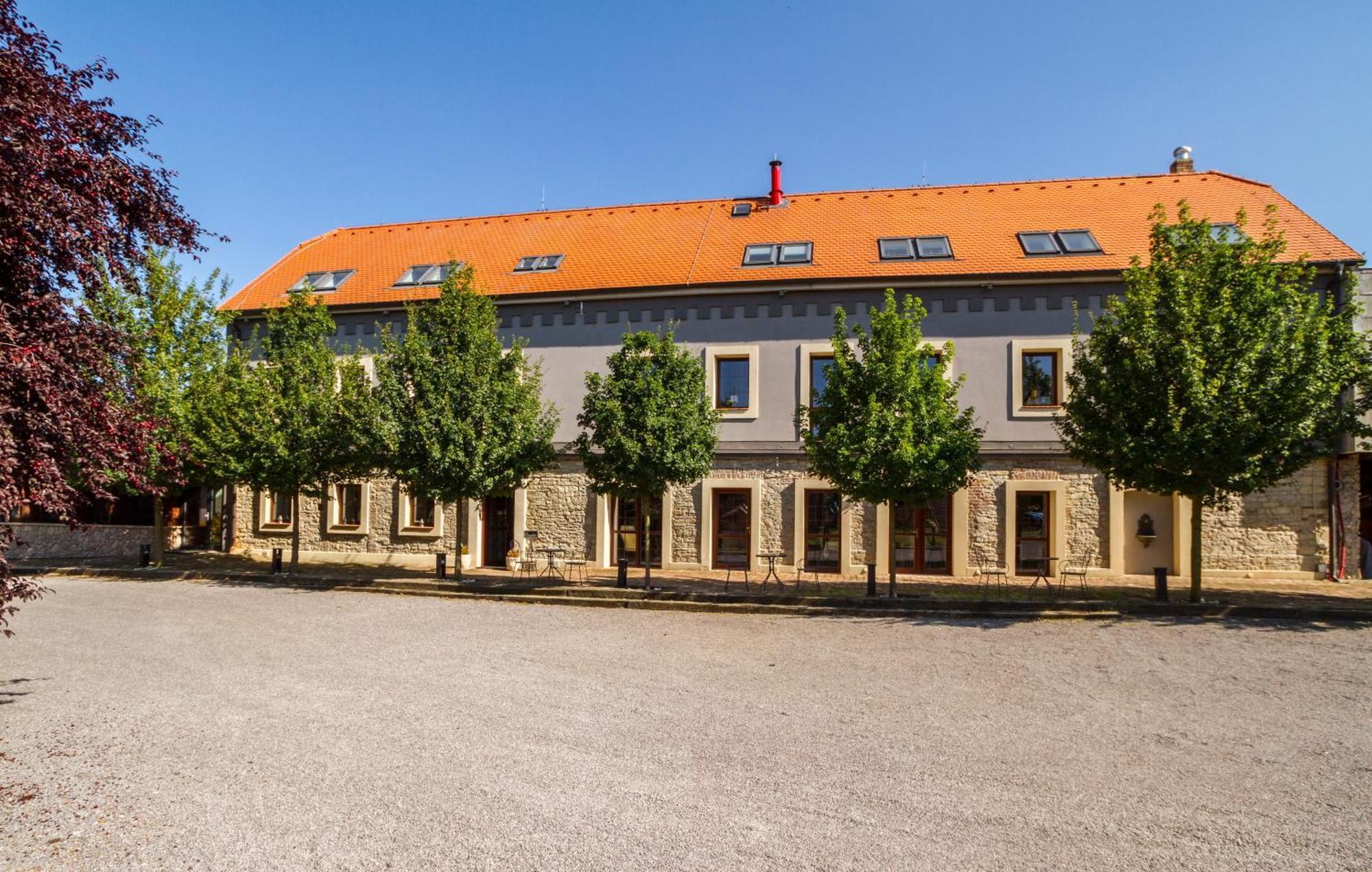 Chateau Nightingales Hostoun Esterno foto